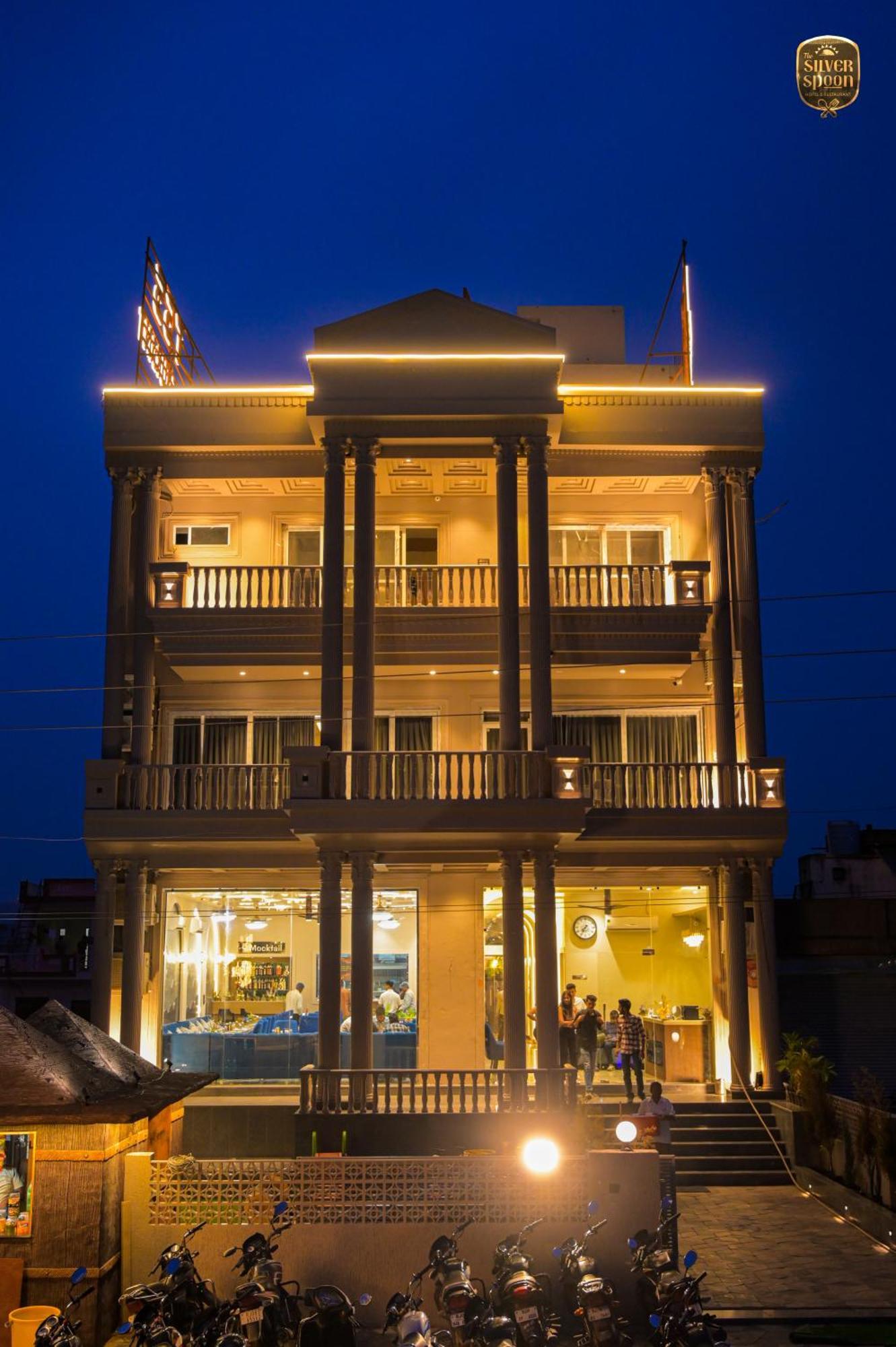 The Silver Spoon Hotel & Restaurant Būndi Buitenkant foto