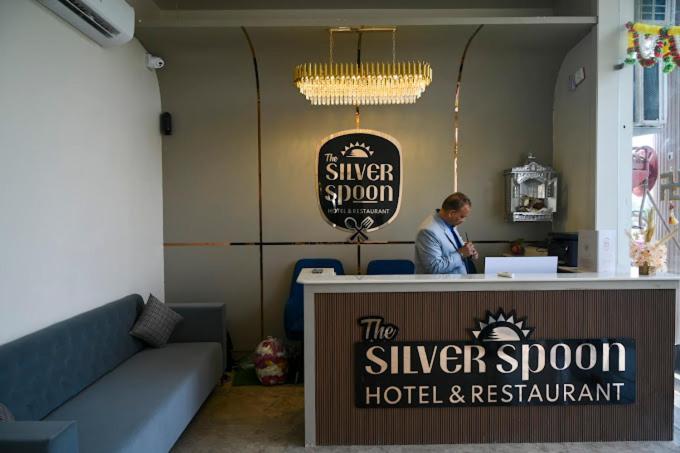 The Silver Spoon Hotel & Restaurant Būndi Buitenkant foto